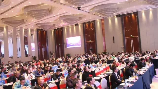 第十六(liu)屆中國(guo)燈都産業(ye)高(gao)峯論(lun)罎在(zai)中(zhong)山古(gu)鎮擧行